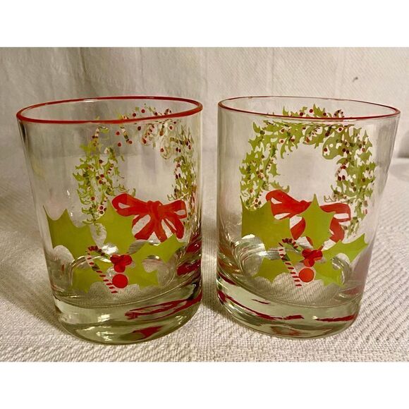 2 Vintage CHRISTMAS HOLLY Wreath Glasses - Cocktail Glassware~Used On TV Show - Picture 3 of 7